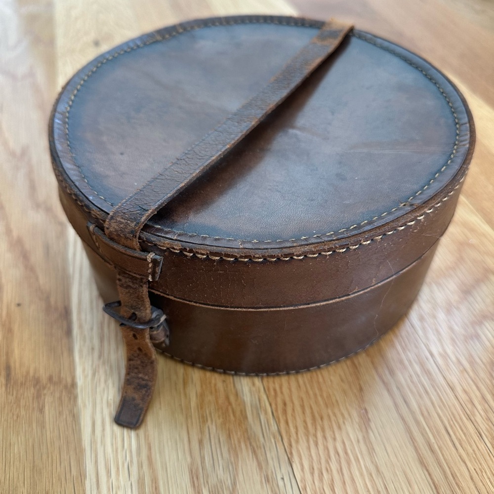Antique leather English collar box